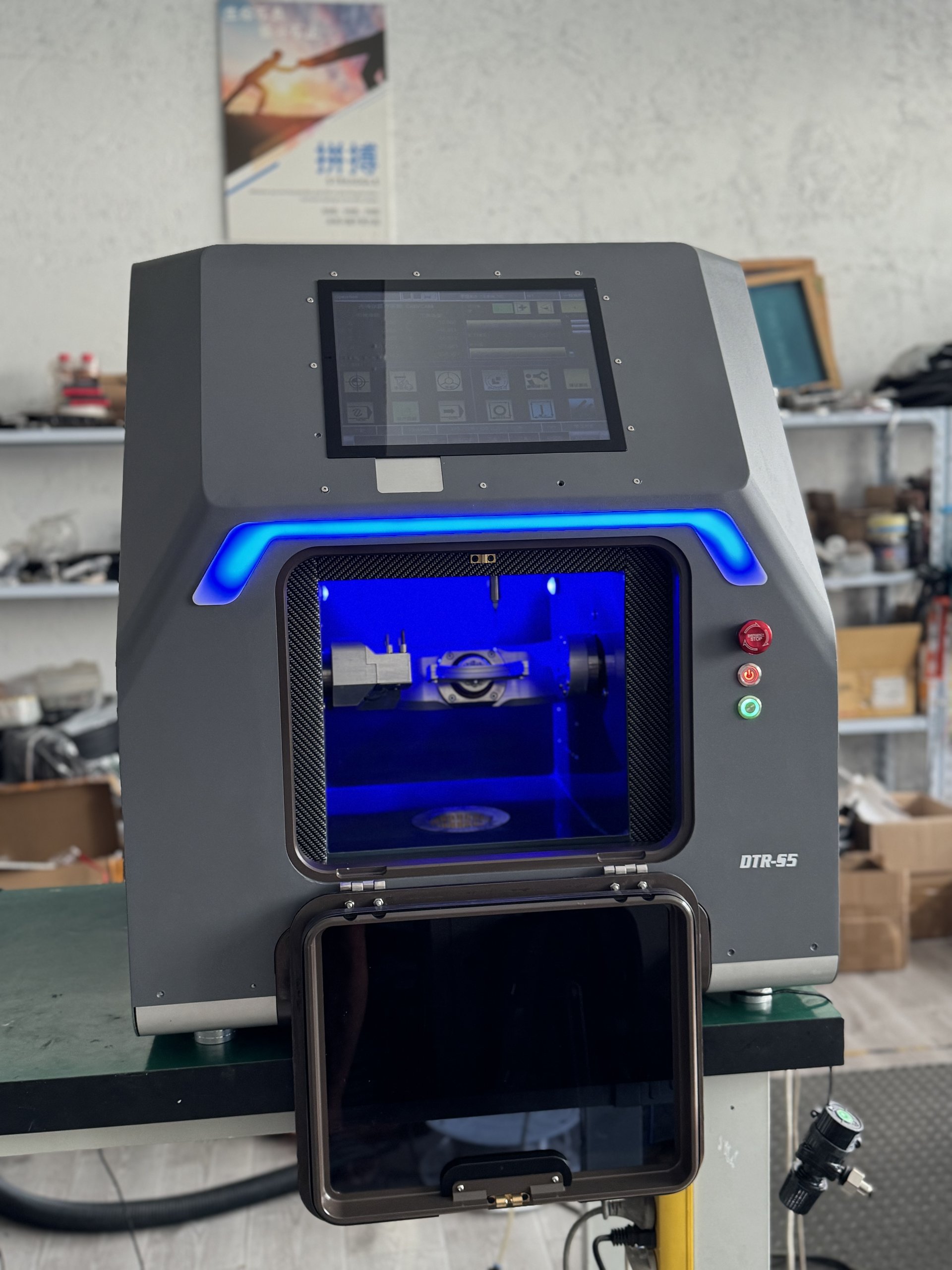 Live spindle — door open