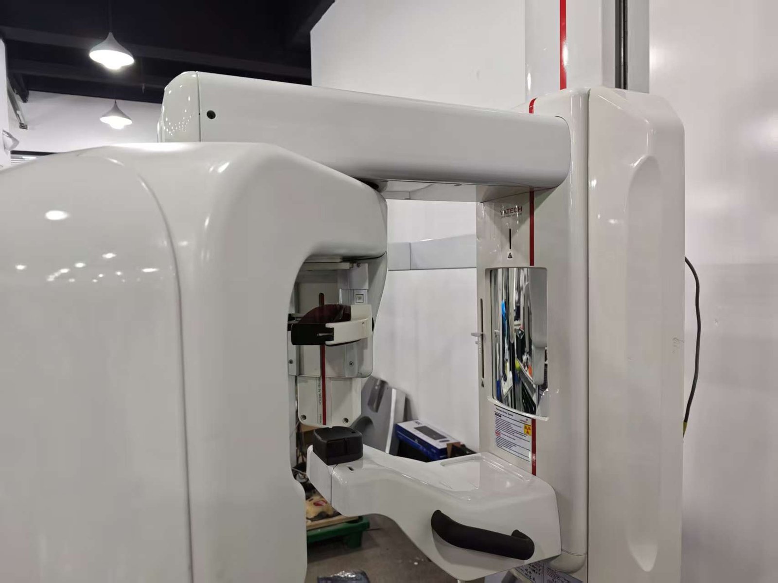 Side perspective — column & pano arm