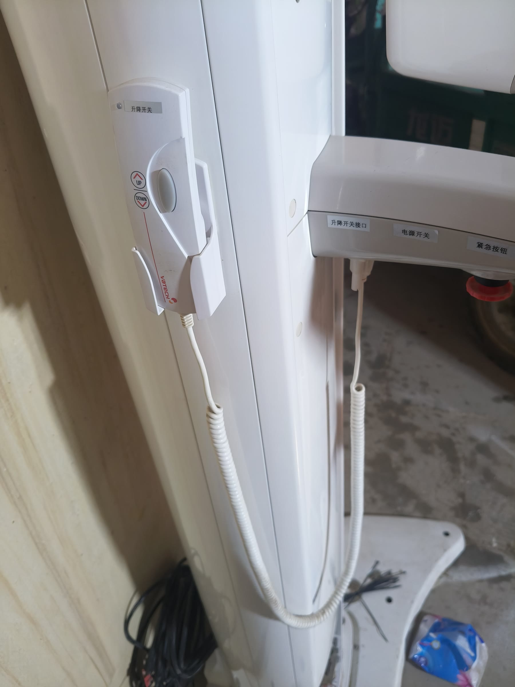 Vatech PAX-400C handheld column lift remote with UP and DOWN buttons and Vatech logo